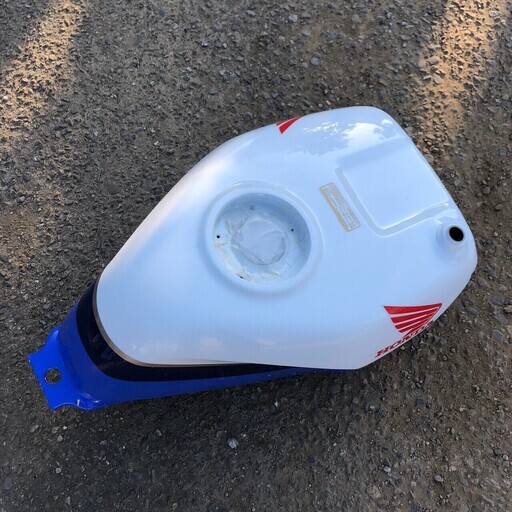 NSR 250 タンク 比較的綺麗です