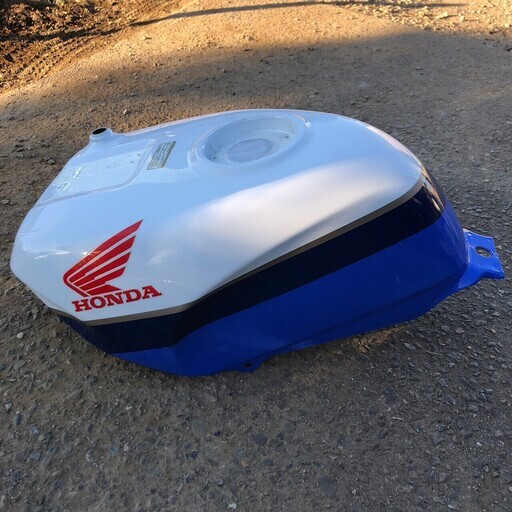 NSR 250 タンク　比較的綺麗です