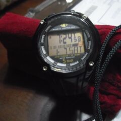 デジタル腕時計！ブラック色、３ケ月程度使用致しました。