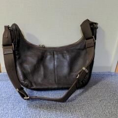 Caveaux Italiano(カヴォーイタリアーノ)メンズショルダーバッグ