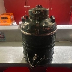 金属製レトロな水筒