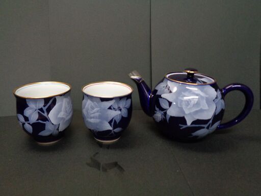 美品　未使用品　二人用 茶器セット（ポット１／湯呑2）　有田焼の老舗 香蘭社　（ルリ薔薇）日本製