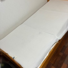 木製　シングルベッド