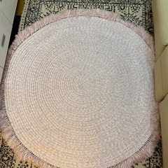絨毯　ラグ　円形　キラキラ　白ピンク系　美品