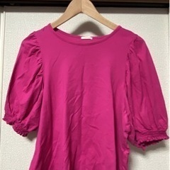 新品、未使用 GU トップス ピンク Tシャツ カットソー
