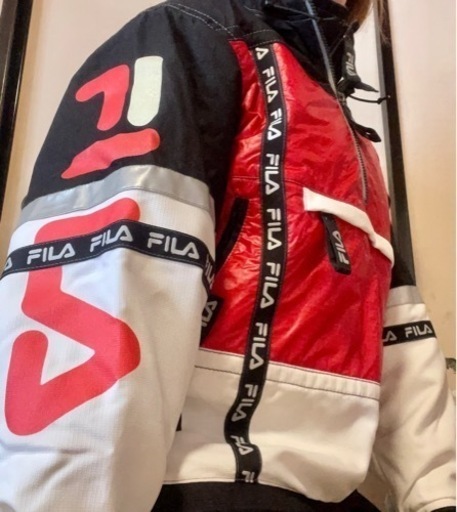 美品！FILA ブルゾンパーカー