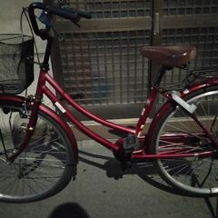 赤い自転車。26インチ。全体的に綺麗です。さびも目立つものはあり...