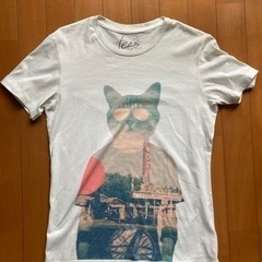 ネコのグラフィックTシャツ　メンズS