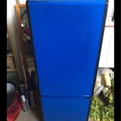 青い冷蔵庫
