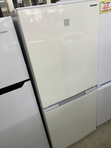 リサイクルショップどりーむ荒田店　No5503 冷蔵庫　シャープ　２０２０年製　１５２L　新品定価約５万！　状態綺麗です♪　扉左右付け替え可能♪　間取りに合わせて使いやすい♪