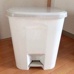 【取引中】ペダル式 ゴミ箱
