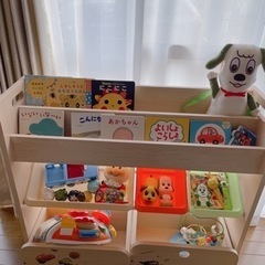 2月末で掲載終了　おもちゃ棚　本棚　おもちゃ付き！！