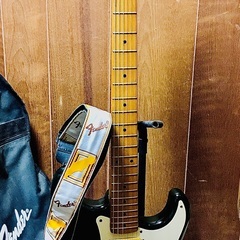 【ジャンク品】Fender エレキギター（ソフトケース、ストラップ付）