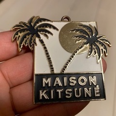 【無料】MAISON KITSUNE キーホルダー