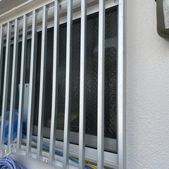 窓の柵越しの修繕出来る方いませんか。