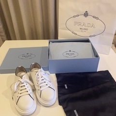 ※定価68000円　PRADA スニーカー ホワイト 永遠の憧れ！白スニーカー👟 PRADAがまさかの5万円台だった