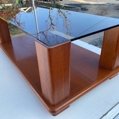 チーク材ムクとスモークガラスのセンターテーブル