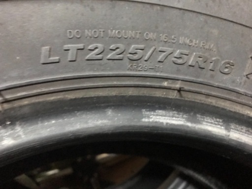 タイヤ　MT 225/75r16 バリ山　4本