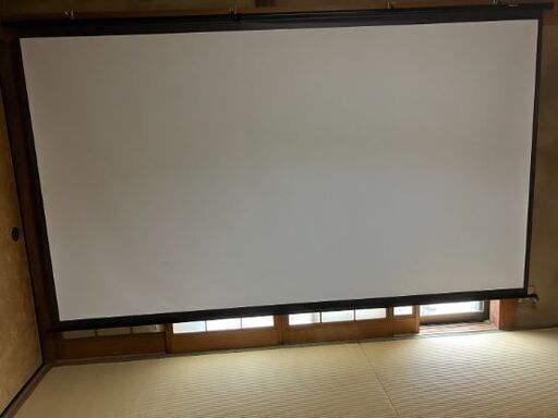 110型プロジェクタースクリーン