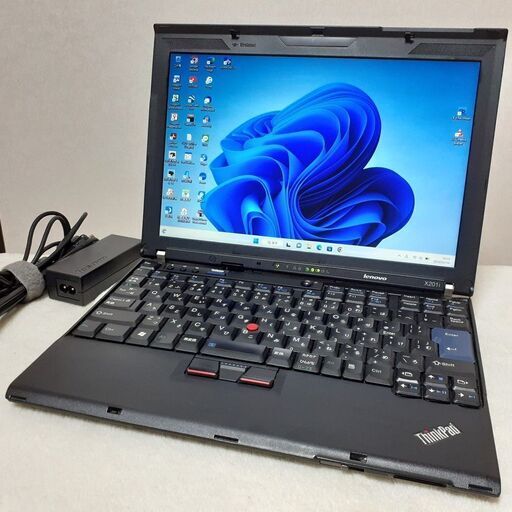 lenovo　Thinkpad　12.1インチ　小型　SSD（240）　i5　6GB　バッテリー交換済み　Windows11