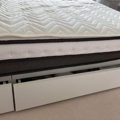 セミダブルベッドフレーム+マットレス2台 