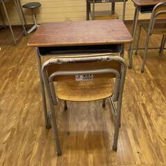 学習塾の机と椅子のセット b