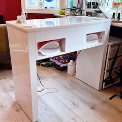ネイルデスク　ガラス天板　引き出し付き　ホワイト