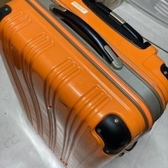 オレンジのスーツケース 差し上げます。