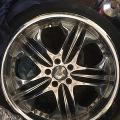 アミスタッド タイヤホイール20インチ エルグランドにはいてました。