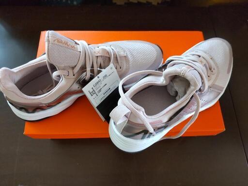 値下げ新品　箱付き　Nike\n\nAir Max Bella TR 3 スニーカー\n\n