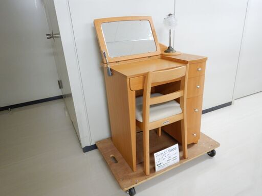 ドレッサーと椅子（R501-38A.38B）