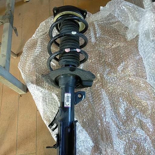 c27セレナ前期ハイウェイスター 純正サス前後