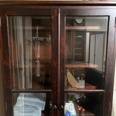 ⭐︎値下げ 3月23日まで出品 【美品】木製食器棚 ガラス扉付き 食器棚 木製 開き扉 キッチン収納 ガラス シンプル ブラウン