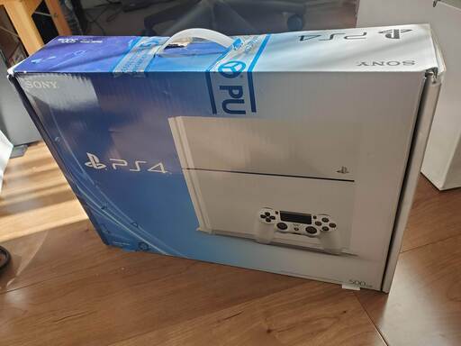 プレイステーション４ WHITE，PlayStation 4 (ゲームおまけ付) PS4
