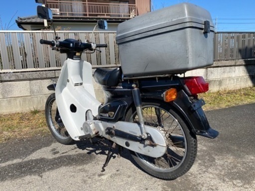 ☆30周年記念特別記念車スーパーカブ50.最上級グレード『custom』バッテリー・プラグなど新品交換で快調です☆ ☆30周年記念特別記念車スーパーカブ50.最上級グレード『custom