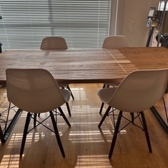 テーブルと椅子(4脚)のセット