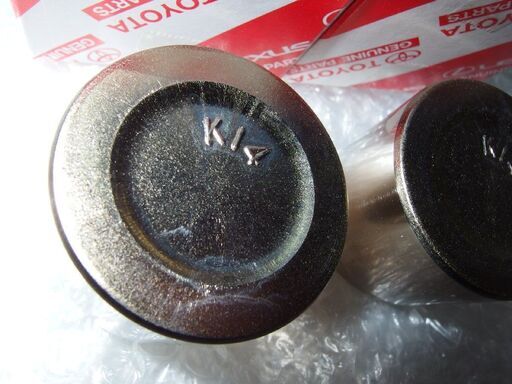 未使用品 トヨタ純正フロントブレーキ用ピストン2個 47731-14070 AE86