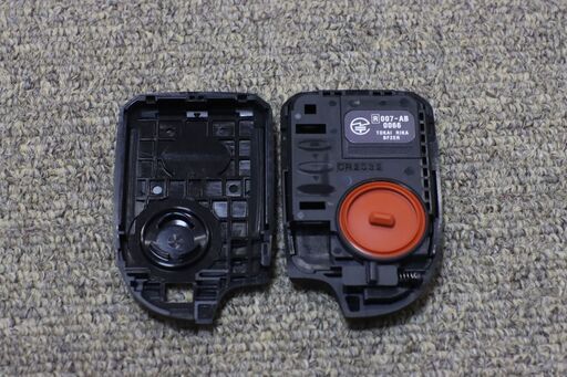 セキュリティ用品 新品未使用　200系ハイエース レジアス 　トヨタ純正スマートキー 　007－AB0066　4ボタン　両側スライド