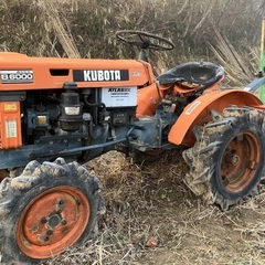 クボタトラクター　B6000 4WD ブルトラ エンジン始動＜部品取＞