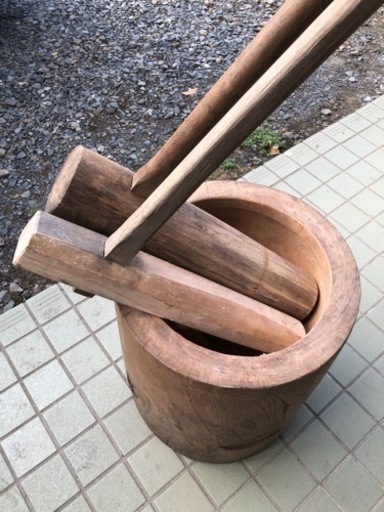 みんなで楽しくお餅つき！杵と臼お安くお譲りいたします。