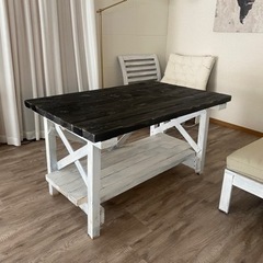 木製テーブル　モノクロ　カントリー　レトロ　ビンテージ