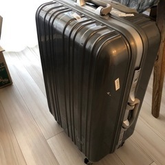 【無料】スーツケース　シルバー