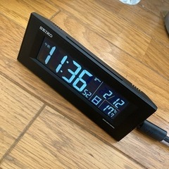 セイコー　夜でも見えるデジタル電波時計　目覚まし時計