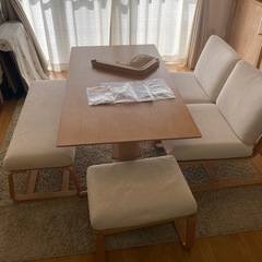 無印良品　リビングでもダイニングでも使えるテーブルとチェアセット