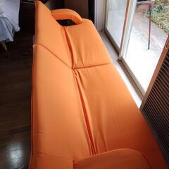 【ネット決済】オレンジ色の折り畳み式 ソファーベット シングルベッド