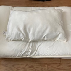 【取引中】ニトリ　シングル敷き布団・枕