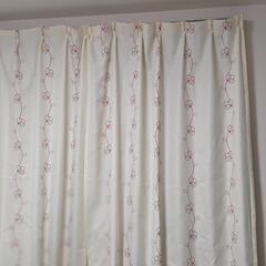 ニトリ　カーテン　180×100 アイボリーホワイト　花柄