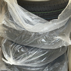 ハイエース7型　タイヤ・ホイールカバー　4本セット　新車外し　ほぼ新品