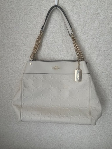 お出かけ用COACHショルダーバッグ