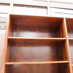 デンマークより買い付けた、OMANN JUN(オマーン ユン) 社の希少なローズウッド材を使用したMODEL 6 ブックシェルフ。シンプルでスッキリとした北欧家具らしいブックケース。店舗にもおススメ。DB208